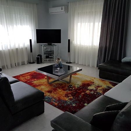 Bourlis Apartments アスプロヴァルタ エクステリア 写真