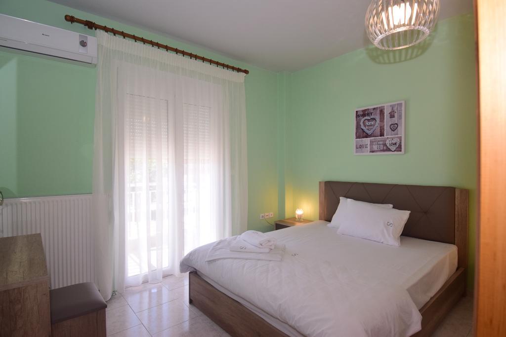Bourlis Apartments アスプロヴァルタ エクステリア 写真