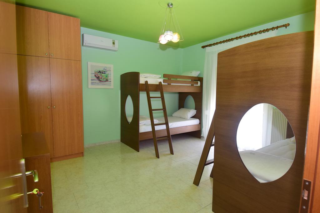 Bourlis Apartments アスプロヴァルタ エクステリア 写真