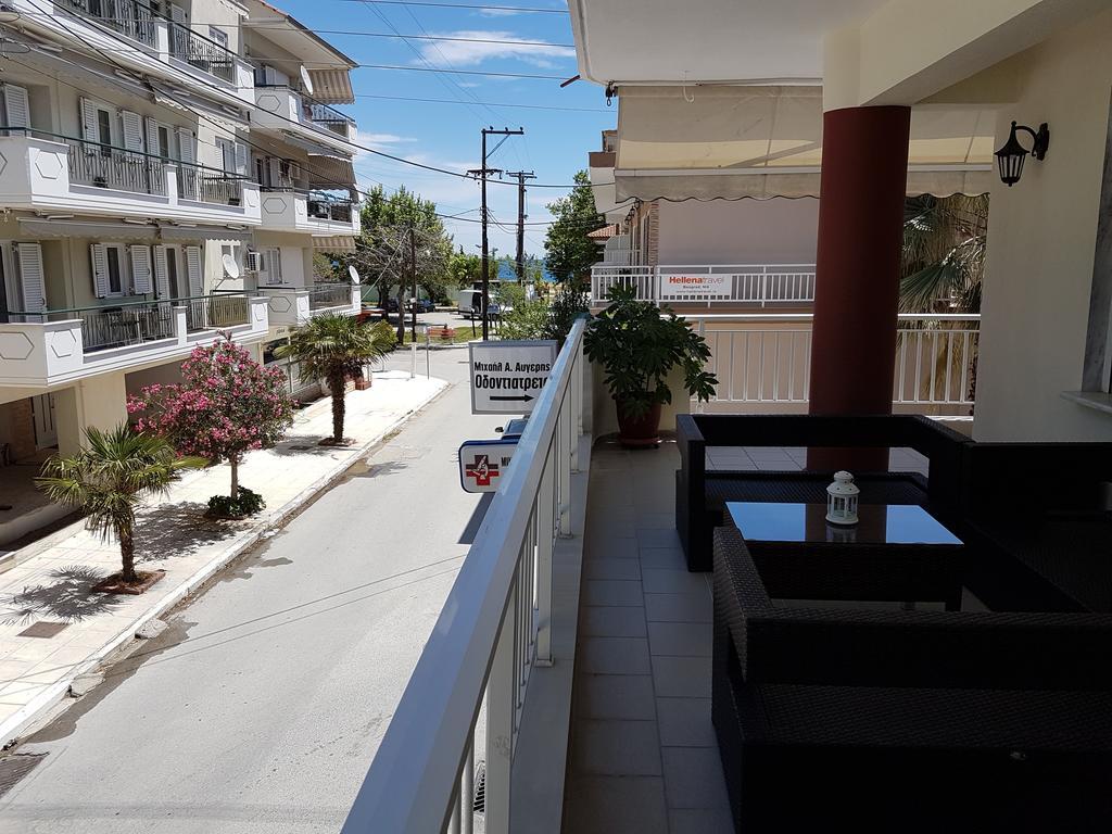 Bourlis Apartments アスプロヴァルタ エクステリア 写真