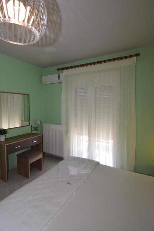 Bourlis Apartments アスプロヴァルタ エクステリア 写真